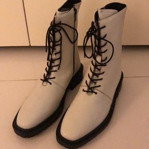 NIB Soft, Off-White Leather Lace Up Boots